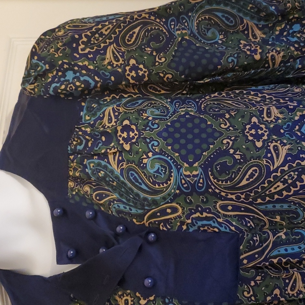 Banana Republic 100% Silk Paisley Blouse size large - Picture 3 of 5